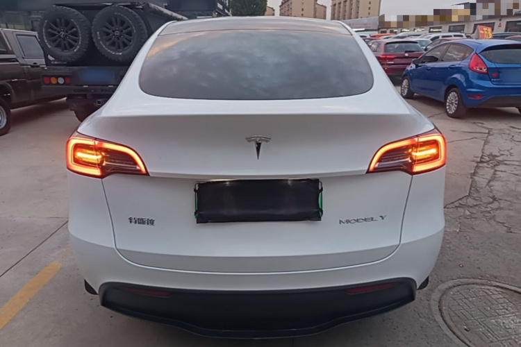 Tesla Model Y 2024 #6 Tesla Model Y 2024 car image #6