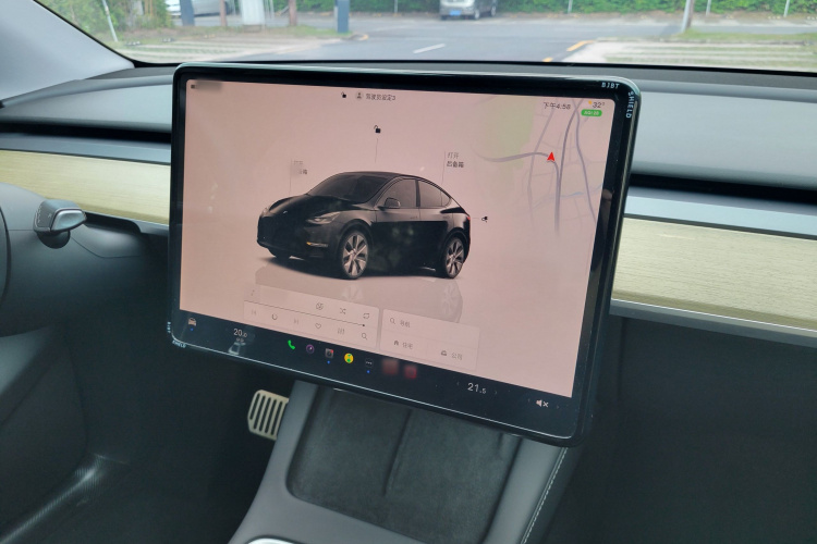 Tesla Model Y 2023 car image #21