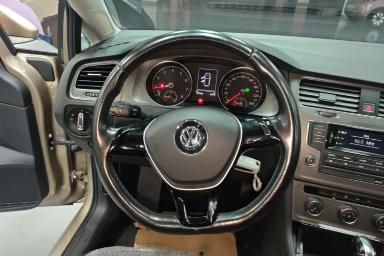 Volkswagen Golf 2015 car image #11