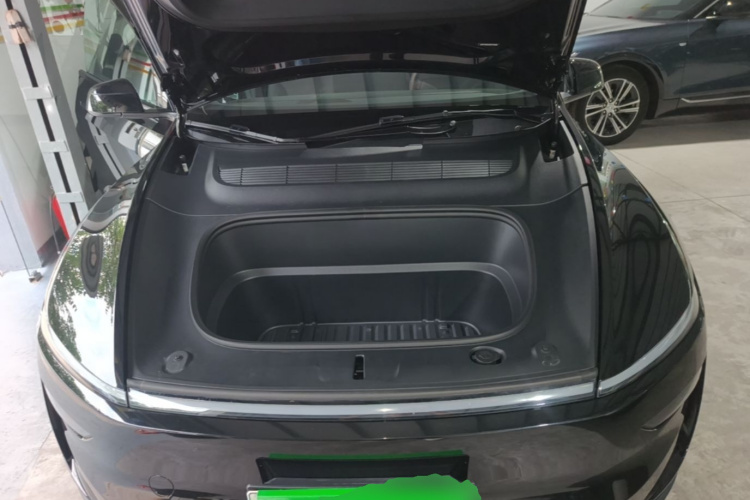 Tesla Model Y 2025 car image #20