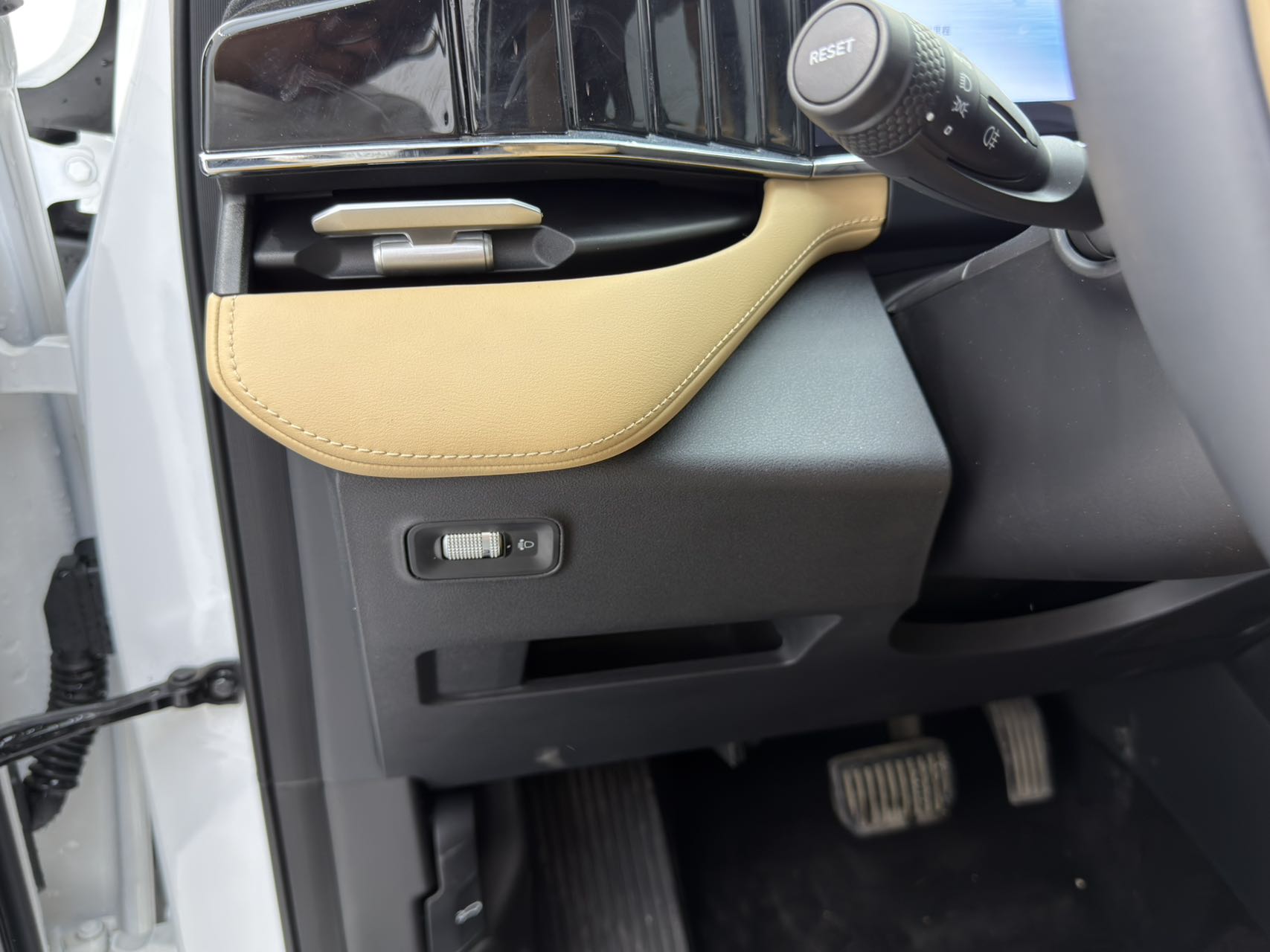 GEELY Boyue L 2023 car image #8