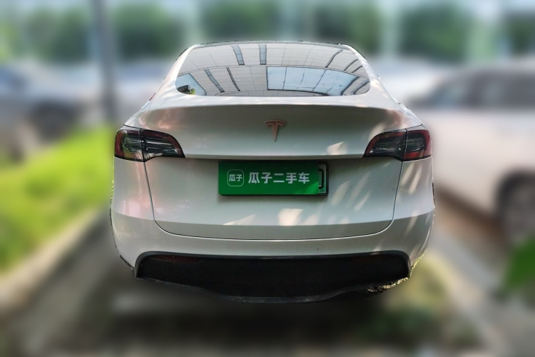 Tesla Model Y 2023 #4 Tesla Model Y 2023 car image #4