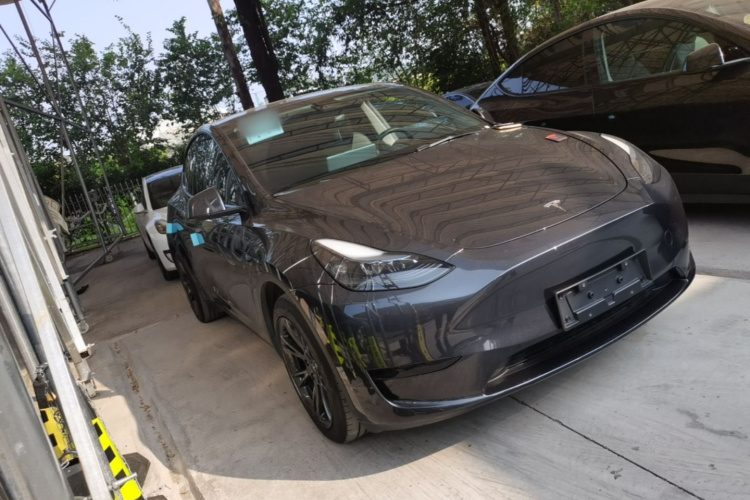 Tesla Model Y 2024 immagine di auto #4