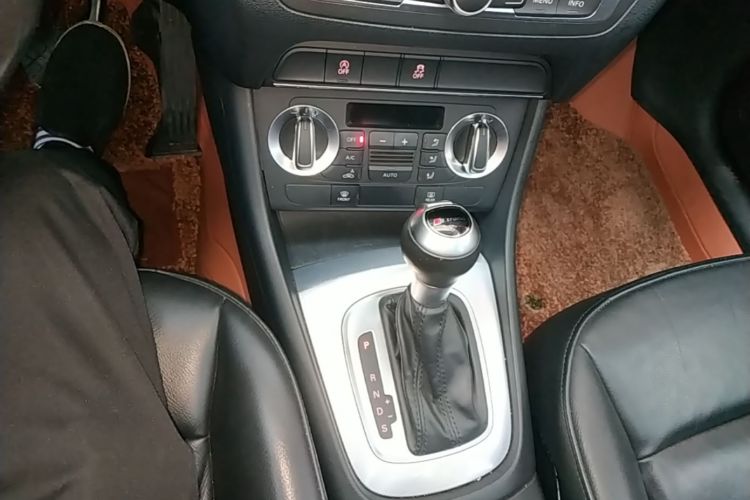 Audi Q3 2015 #18 Audi Q3 2015 car image #18