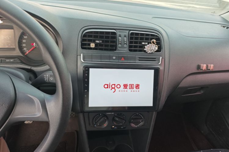 Volkswagen Polo 2017 car image #13