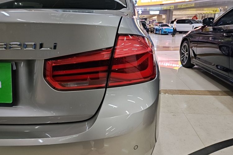 BMW 3 Series 2017 #8 BMW 3 Series 2017 car image #8