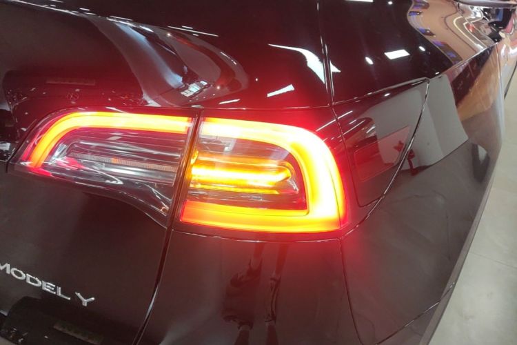 Tesla Model Y 2023 #8 Tesla Model Y 2023 car image #8