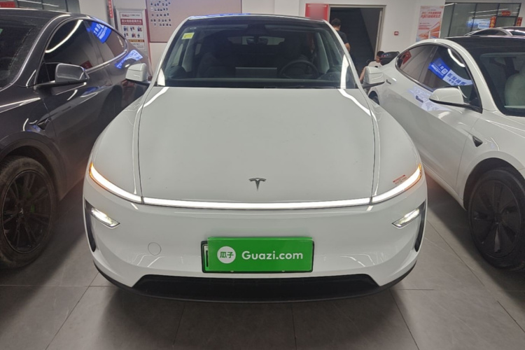 Tesla Model Y 2025 #3 Tesla Model Y 2025 immagine di auto #3