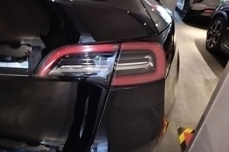 Tesla Model Y 2023 #8 Tesla Model Y 2023 car image #8