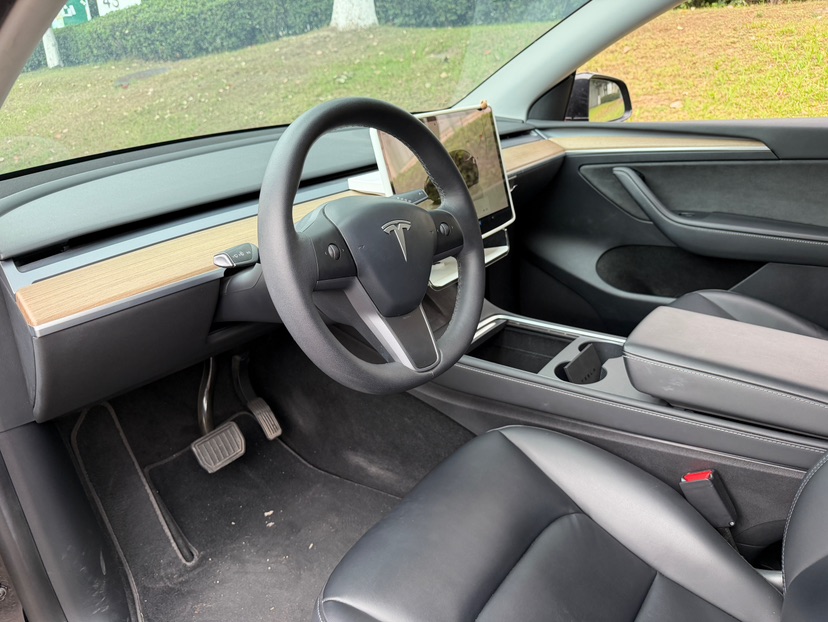 Tesla Model Y 2022 car image #3