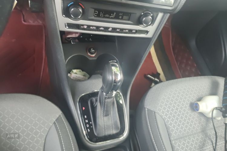 Volkswagen Polo 2015 car image #16