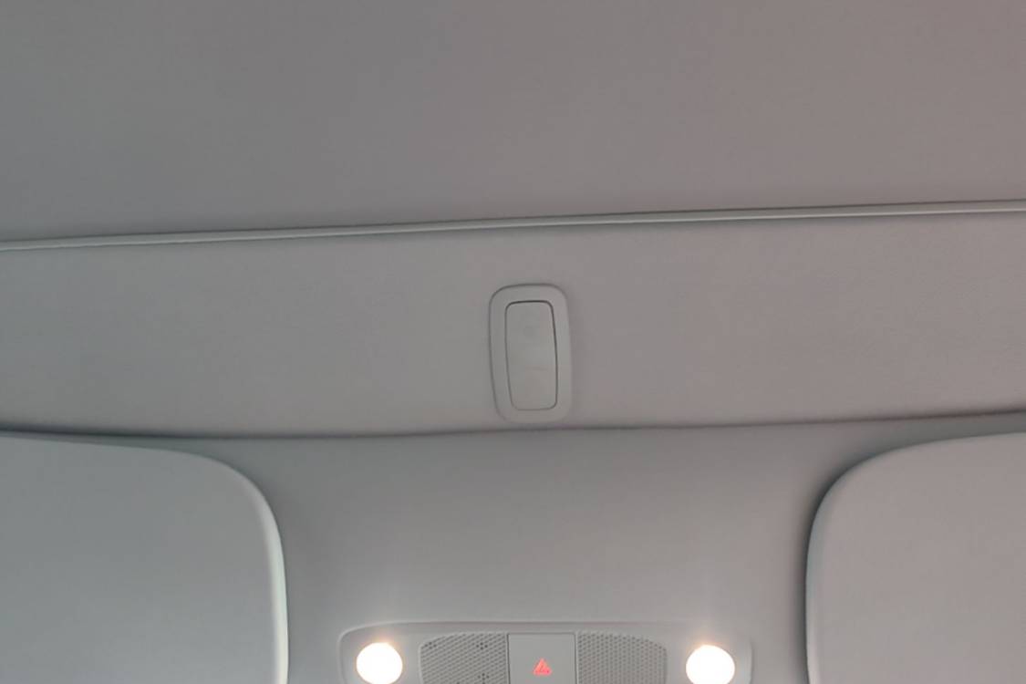 Tesla Model Y 2023 car image #14
