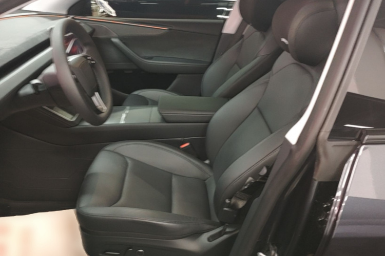 Tesla Model Y 2025 car image #15