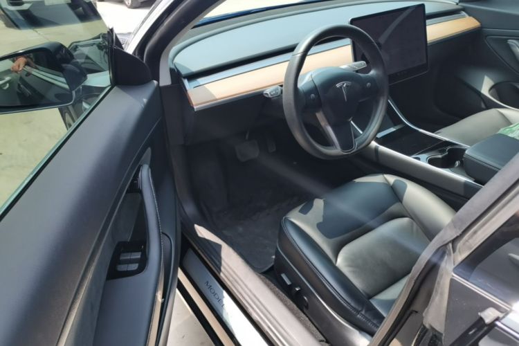 Tesla Model 3 2020 car image #18
