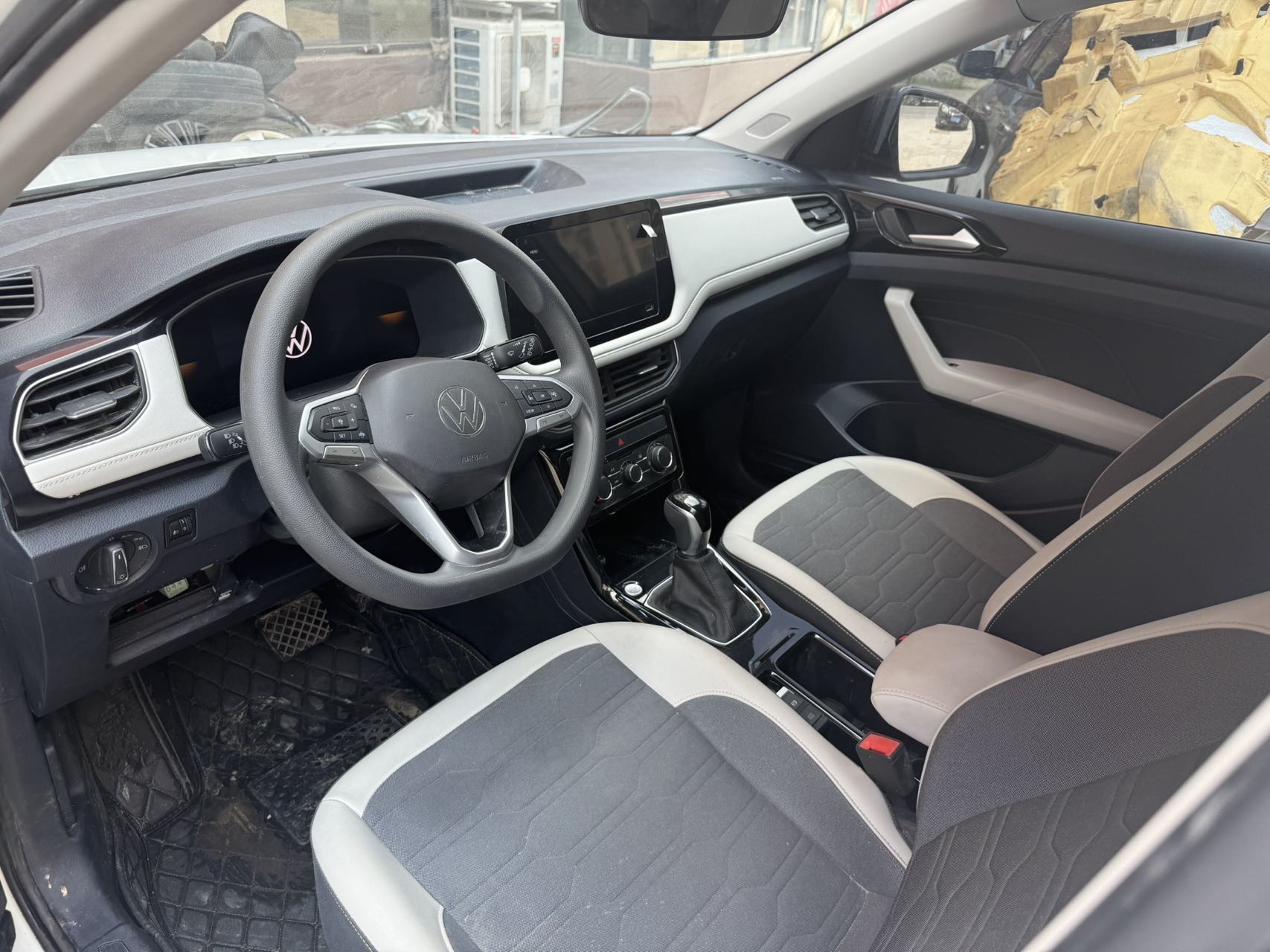 Volkswagen Tharu 2025 car image #5