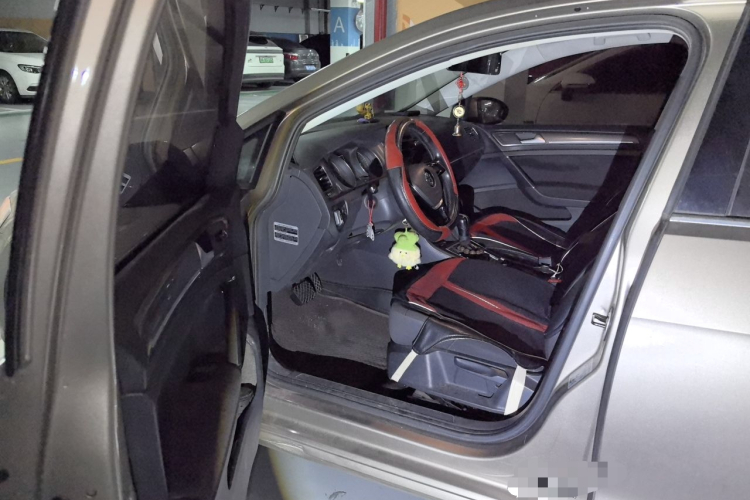 Volkswagen Golf 2014 car image #13