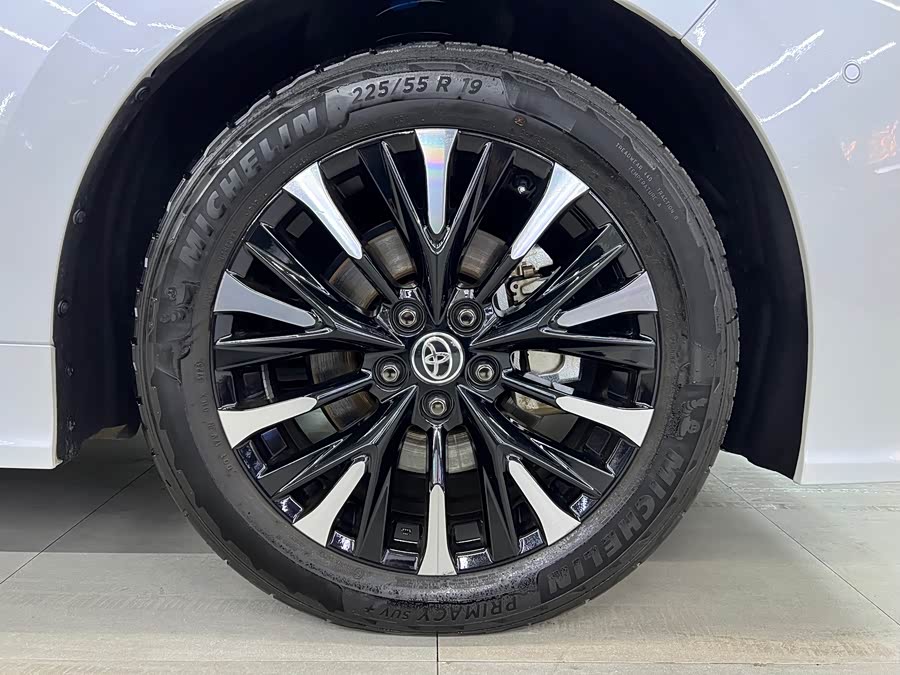 Toyota Alphard 2023 car image #28