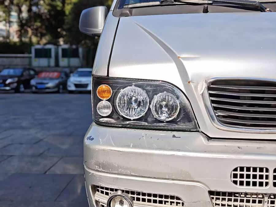 2013 car image #28