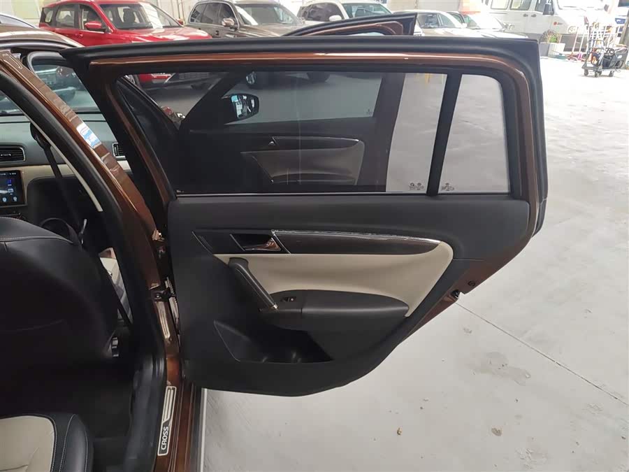 Volkswagen Cross Lavida 2017 immagine di auto #28