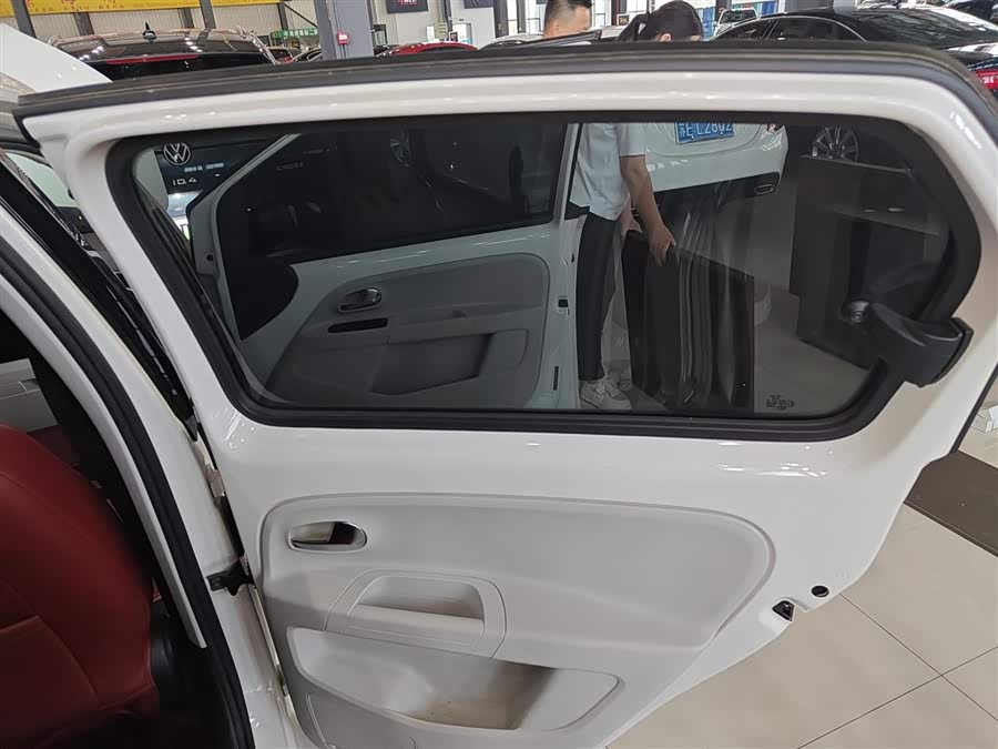 Volkswagen up! 2015 immagine di auto #28