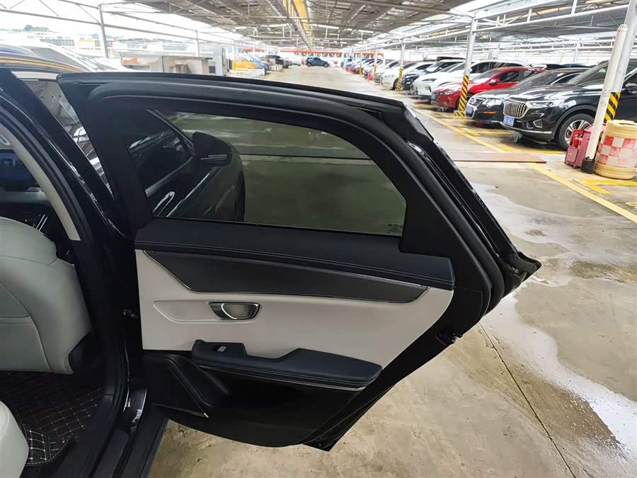 BYD e9 2021 car image #28