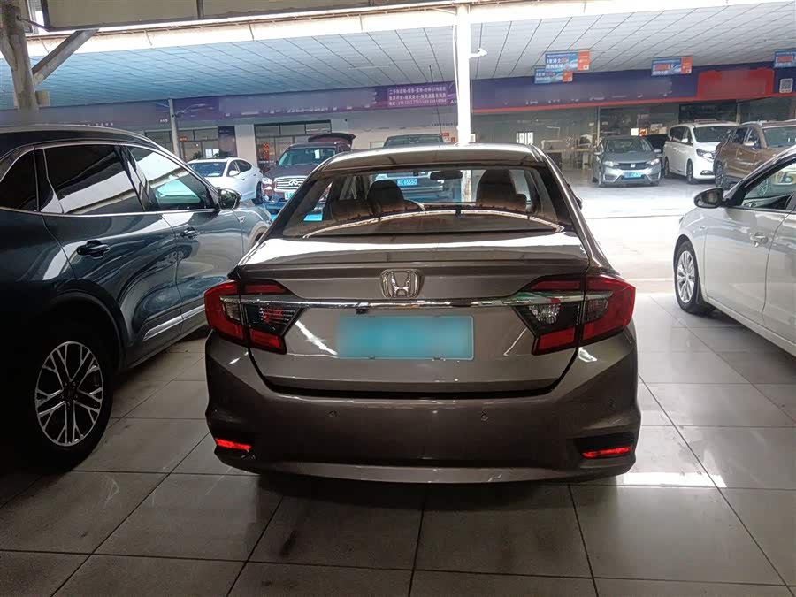 Honda Greiz 2017 #28 Honda Greiz 2017 صورة سيارة #28