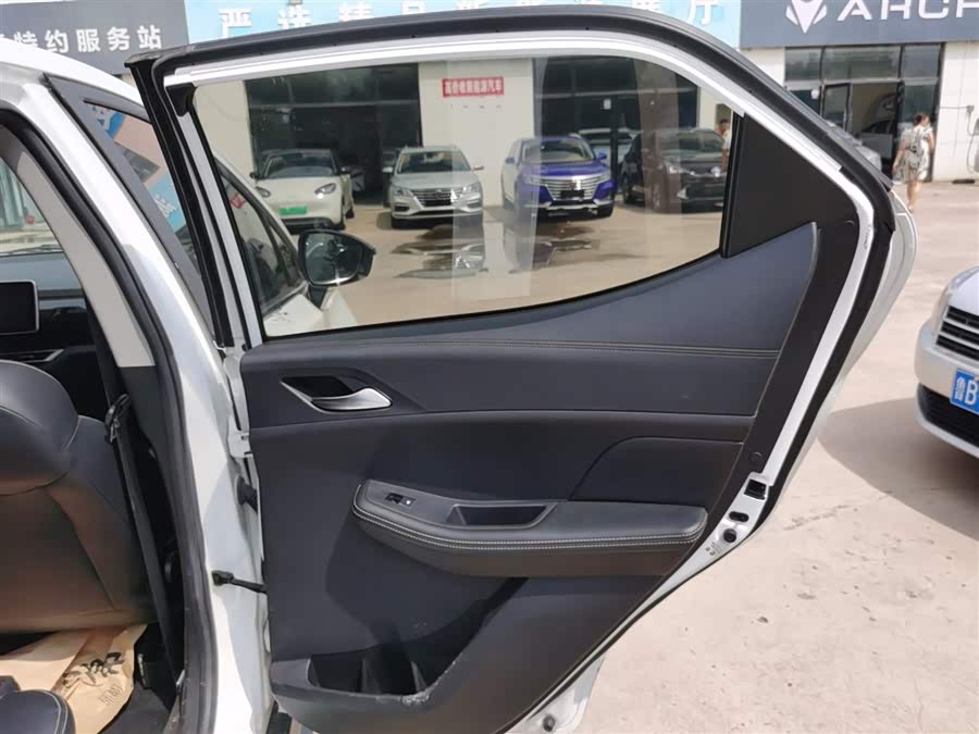 BYD S2 2020 car image #28