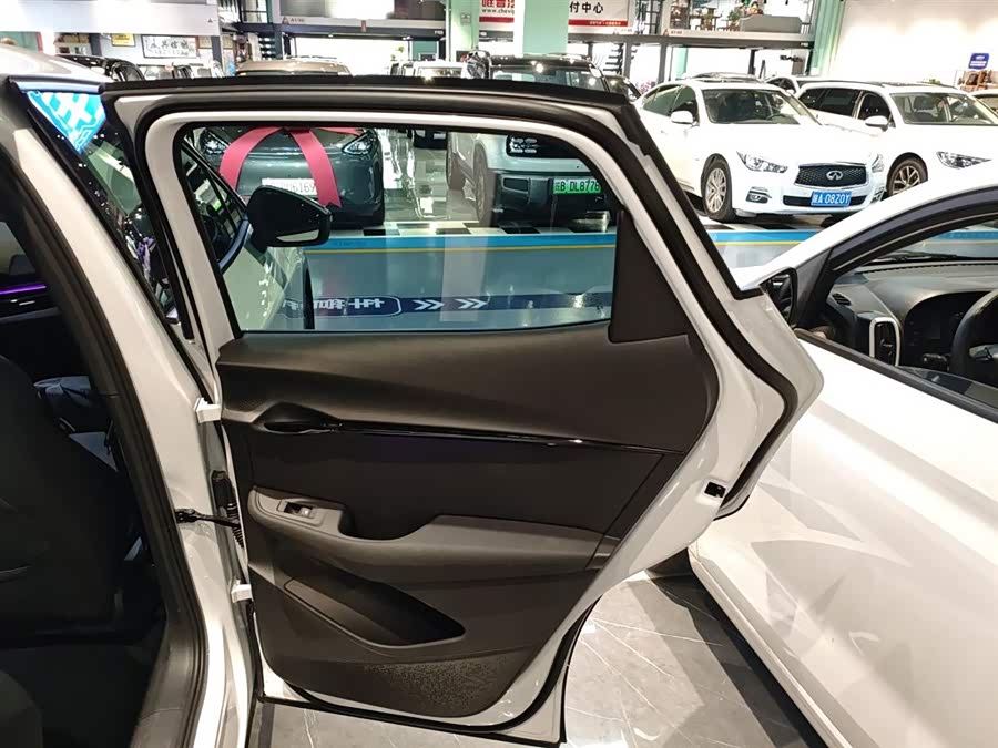 Volkswagen ID.UNYX 06 2025 #28 Volkswagen ID.UNYX 06 2025 imagen de coche #28