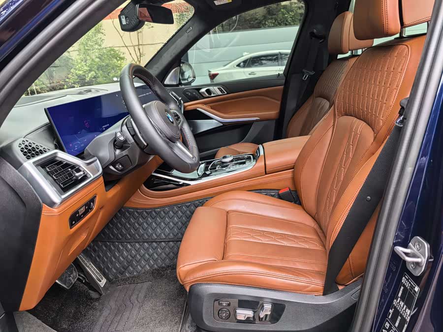 BMW X7 M60i 2023 #28 BMW X7 M60i 2023 car image #28