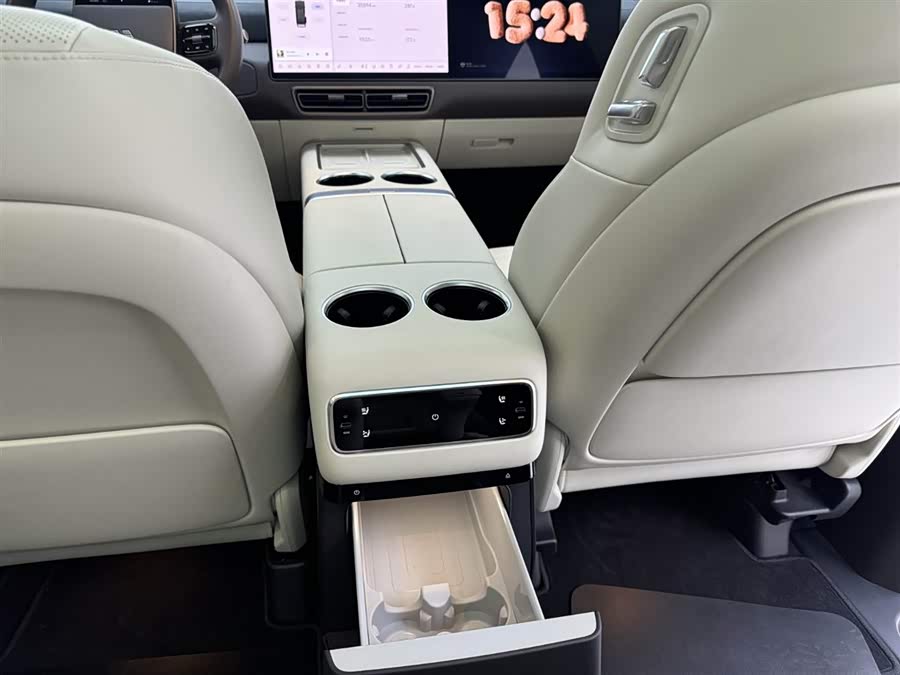 理想汽车 理想MEGA 2024 汽车图片 #28