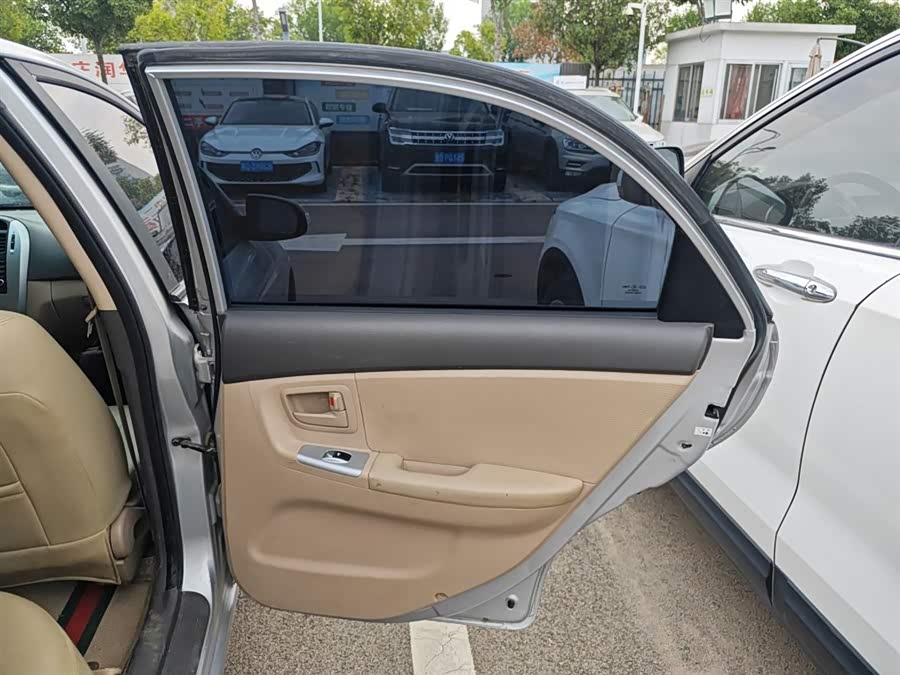 起亚 赛拉图 2013 汽车图片 #28