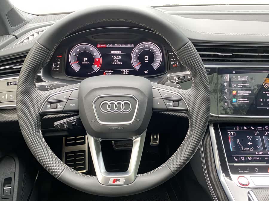 Audi SQ7 2025 car image #28