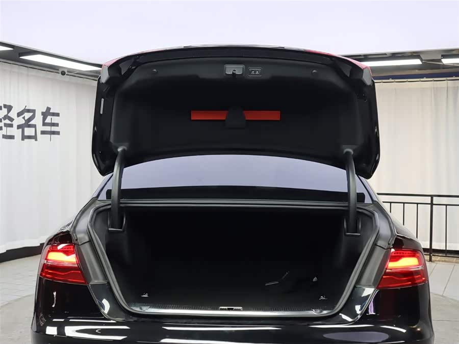 Audi S8 2015 car image #28