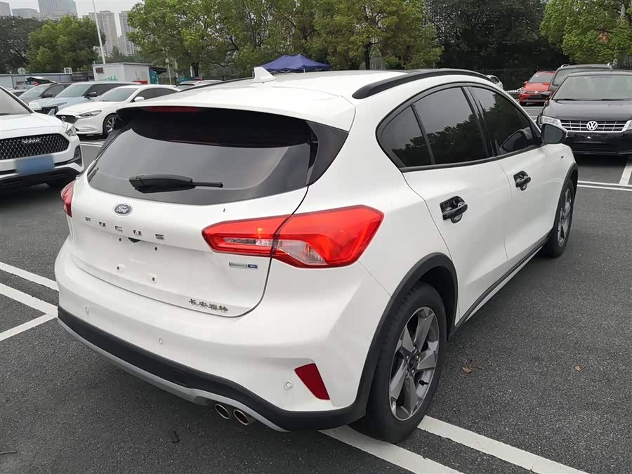 Ford Focus Active 2021 car image #28