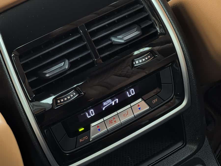 BMW X7 2023 immagine di auto #28