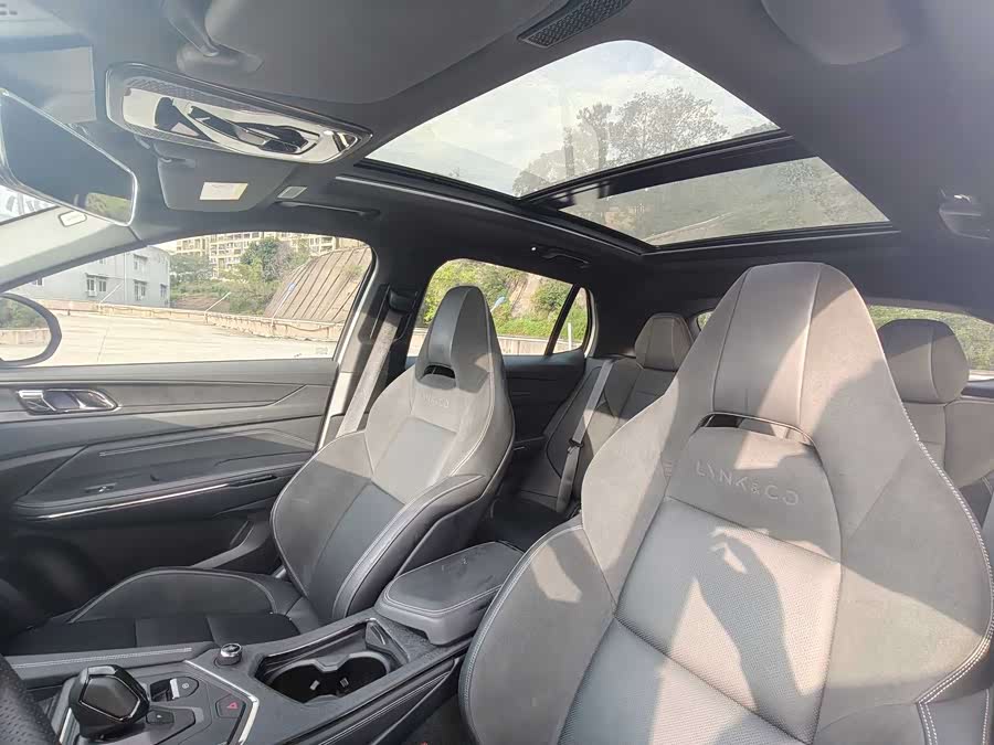Lynk & Co 01 2022 image de voiture #28