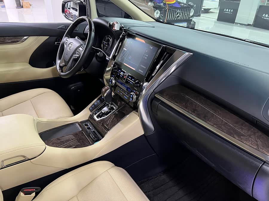 Toyota Alphard 2020 car image #28