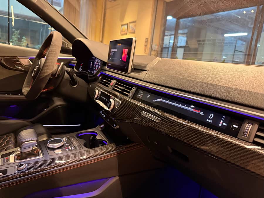 Audi RS 4 2020 car image #28