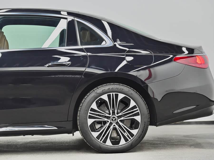 Mercedes-Benz E Class New Energy 2024 car image #28