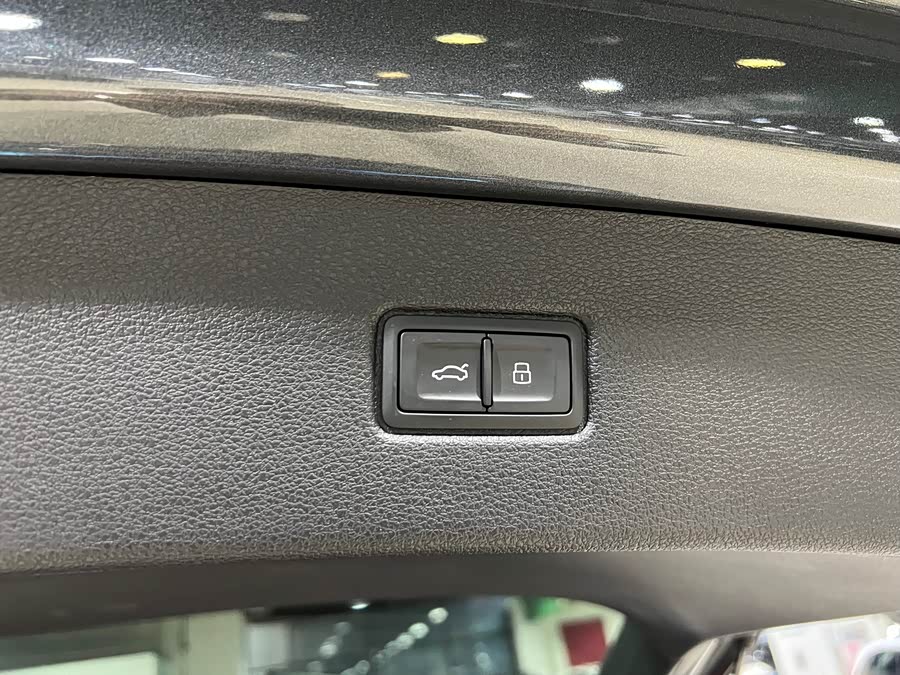 Audi SQ7 2024 car image #28