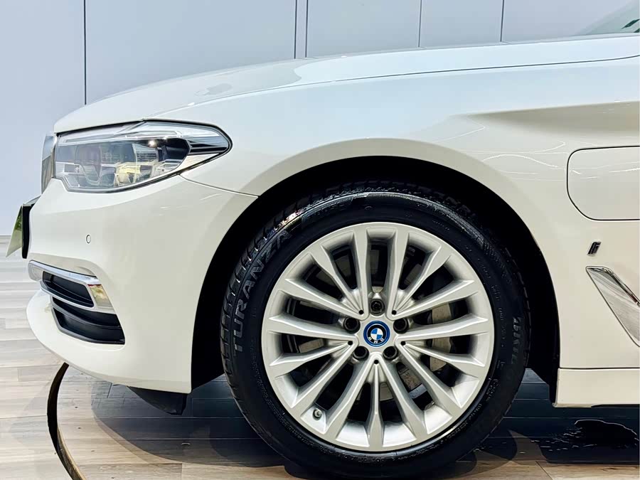 BMW 5 Series New Energy 2019 #28 BMW 5 Series New Energy 2019 car image #28