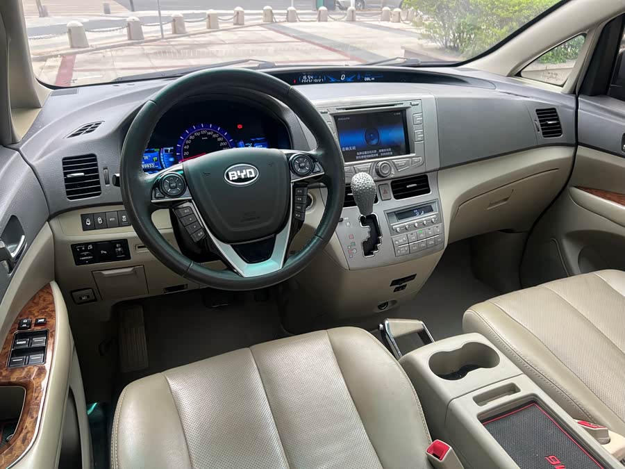 BYD M6 2015 car image #28