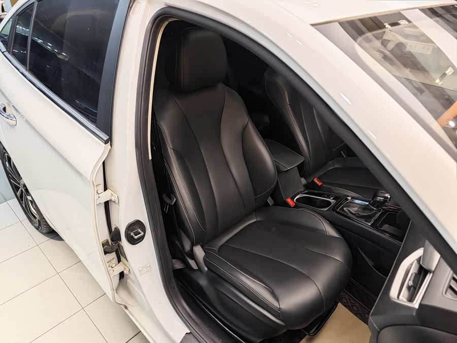 Roewe i5 2020 car image #28