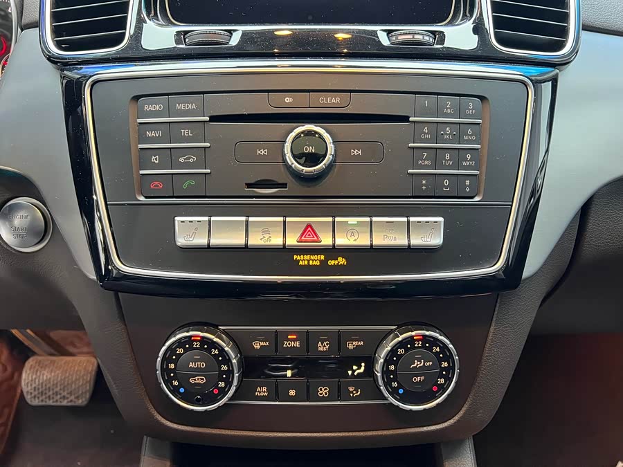 Mercedes-Benz GLS Class 2018 immagine di auto #28