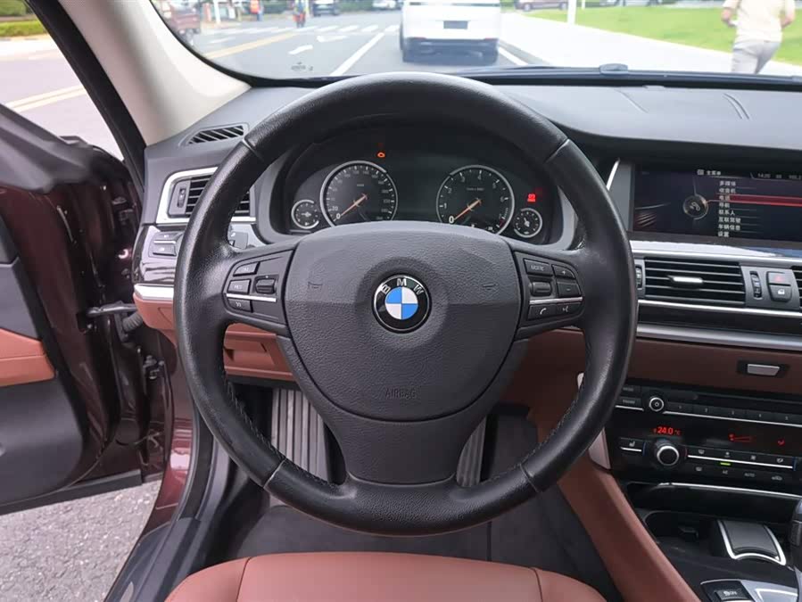 BMW 5 Series GT 2016 #28 BMW 5 Series GT 2016 صورة سيارة #28