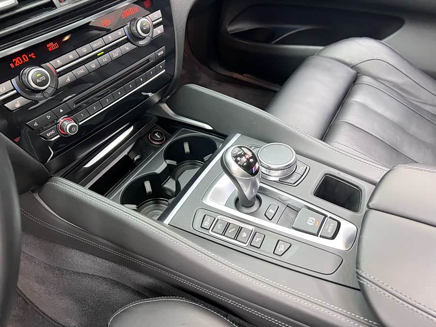 BMW X5 M 2017 #28 BMW X5 M 2017 صورة سيارة #28