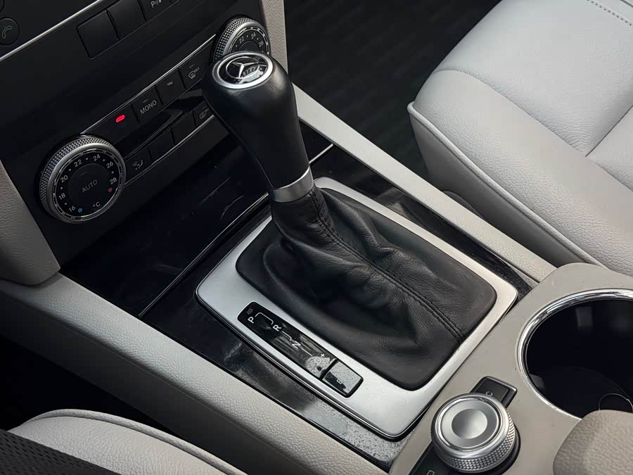 Mercedes-Benz GLK Class (Imported) 2010 car image #28