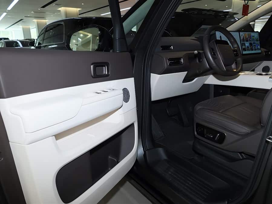 理想汽车 理想MEGA 2024 汽车图片 #28