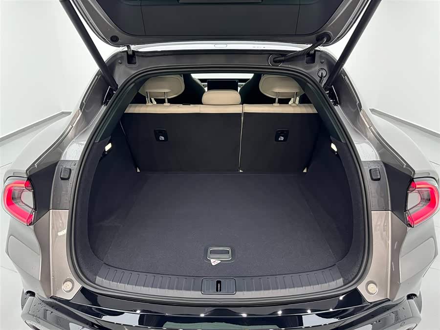 MI YU7 2025 immagine di auto #28