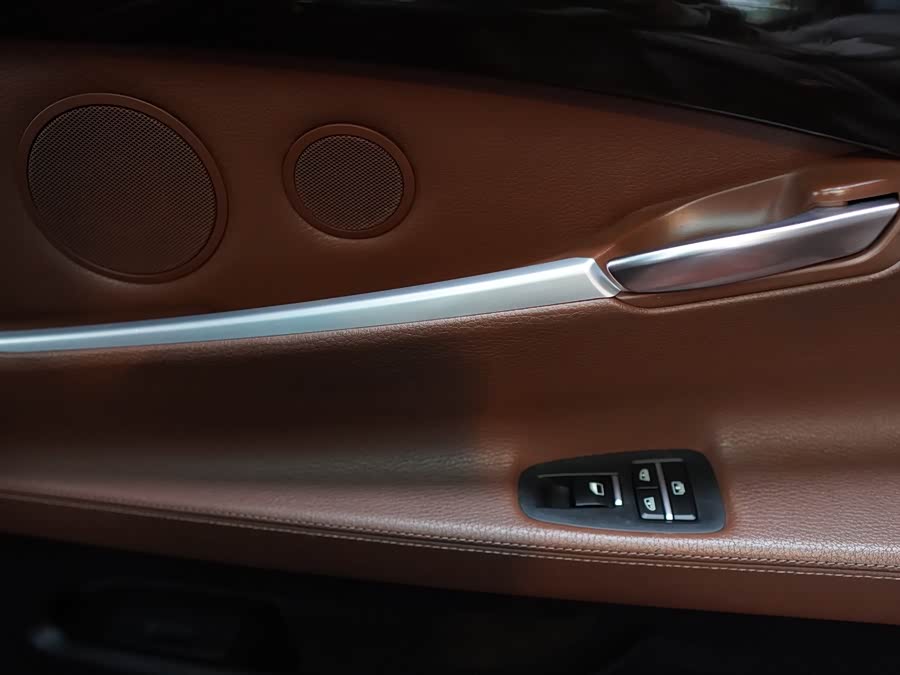 BMW 5 Series GT 2010 immagine di auto #28